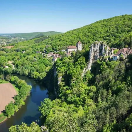 In Near Bonaguil Castle, Cleaning Included * Cazals (Lot)